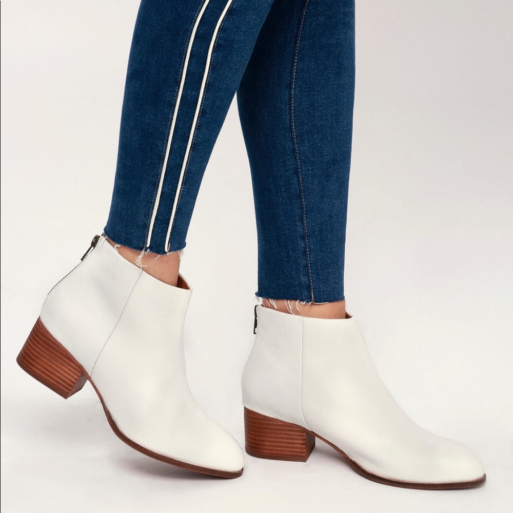FLOODPLAIN WHITE LEATHER ANKLE BOOTIES